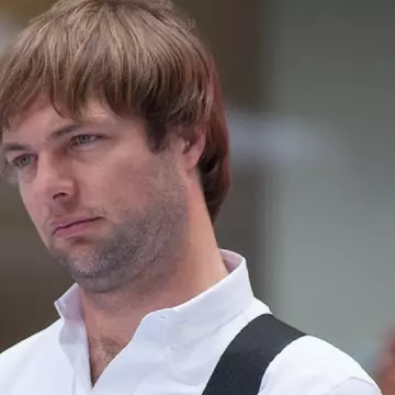 Basistul trupei Maroon 5 a fost arestat pentru violenţă domestică