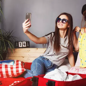 (P) Haine și accesorii care nu ar trebui să-ți lipsească din bagajul de vacanță