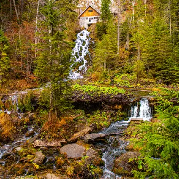 Cascada 7 izvoare din munții Bucegi, locul cu apa cea mai pură din lume