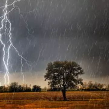 Prognoza meteo ANM: Ploi torențiale, vânt și grindină