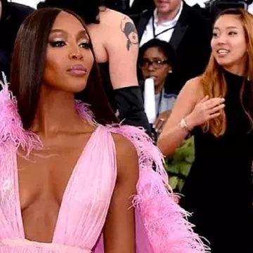 Naomi Campbell a pozat goală la metrou. Fotografiile nu au mai fost publicate până acum