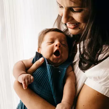 Cum să alegi un cadou potrivit pentru mamă și bebeluș