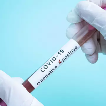 Persoanele cu COVID-19 pot avea simptome și după șase săptămâni de la infectare
