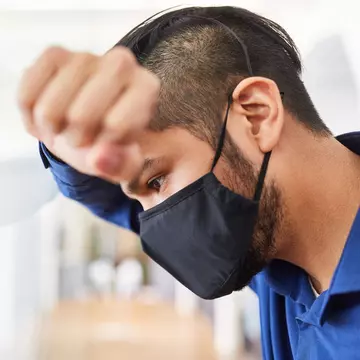 Studiu: O treime dintre persoanele cu COVID-19 au mințit că nu au simptome