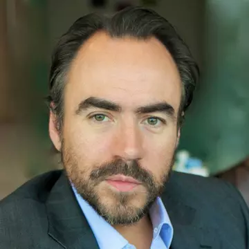 Bobby Păunescu are o nouă iubită? Cine a postat pe Instagram o fotografie din vila milionarului