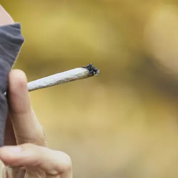 Epidemiologi: Covid-19 ar putea fi transmis prin fumul de țigară