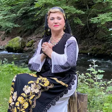 Ce a găsit cântăreața de muzică populară Nicoleta Voica în grădina ei. Femeia a făcut imediat poză!