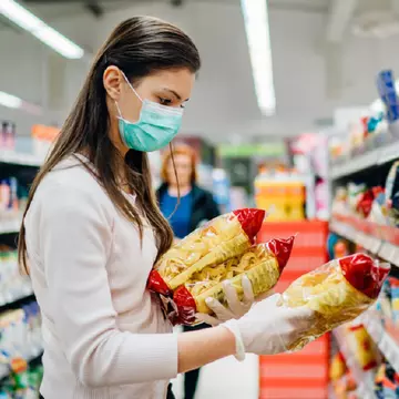 OMS susține că virusul SARS-CoV-2 nu se transmite prin alimente