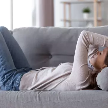 Studiu: peste jumătate din pacienții vindecați de COVID-19 dezvoltă oboseală cronică