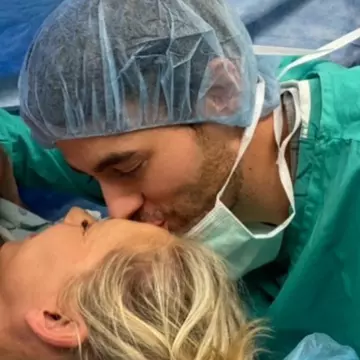 Fiica cea mică a lui Enrique Iglesias și a Annei Kournikova este adorabilă! Cum arată micuța Masha în uniformă de tenis?