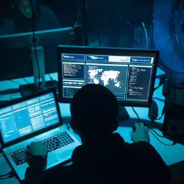 Alertă la un centru de testare pentru COVID-19 din București. Pacienții primesc SMS-uri false că sunt infectați