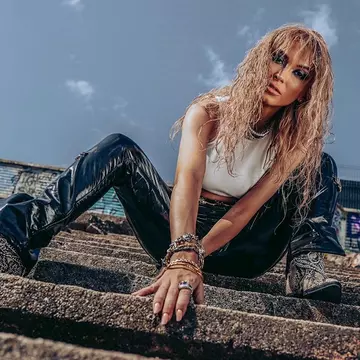 Ce face Andreea Bălan la două noaptea când nu poate dormi