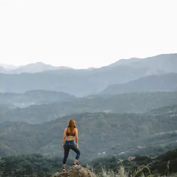 (P) Cum să te păstrezi în formă fără să te expui mergând la sală
