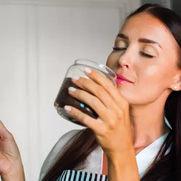 8 moduri inedite în care poți folosi zațul de cafea