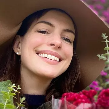 Anne Hathaway a dezvăluit numele celui de-al doilea copil
