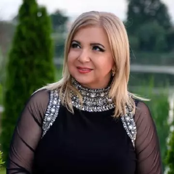 Cu ce se ocupa Carmen Șerban înainte de a deveni cântăreață?