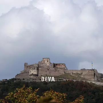 Cetatea Devei, vestigii medievale cu povești fabuloase