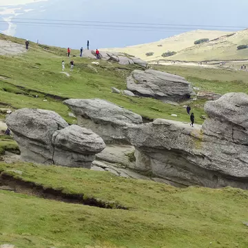 Top 10 locuri de vizitat la munte. Din Bucegi în Retezat!