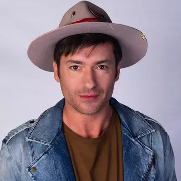 Ce chipeș este fratele lui Radu Vâlcan! Cu ce se ocupă Cristian?