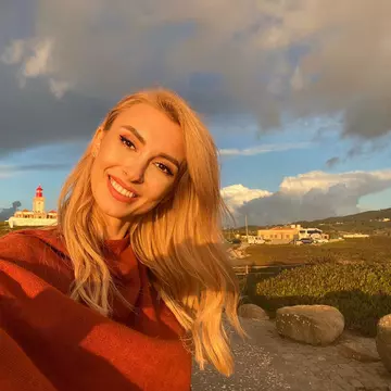 Andreea Bălan, criticată dur de fani pentru schimbarea de look din ultima vreme: "Ești leit Viviana!"