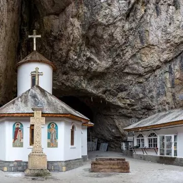 Peștera Ialomiței, numită pe vremuri Peștera Regilor