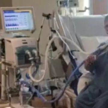Moment plin de emoții: un pacient cu COVID-19 intubat le-a cântat medicilor la vioară