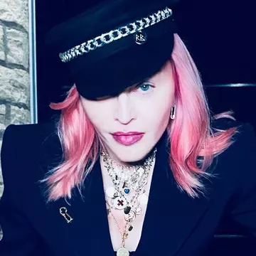 Madonna și-a făcut primul tatuaj la 62 de ani. Ce semnificație are?
