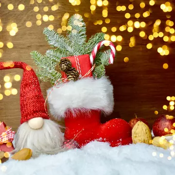 Cine a fost Moș Nicolae și de ce se pun daruri în ghetuțe