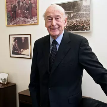 Fostul președinte francez Valery Giscard d'Estaing a murit din cauza COVID-19