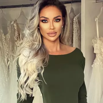 Bianca Drăgușanu a îmbrăcat rochia de mireasă