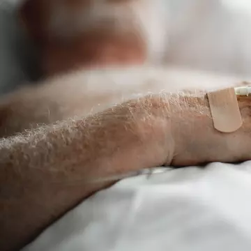 Un bărbat de 85 de ani s-a vindecat de COVID-19, dar a murit de infecții nosocomiale