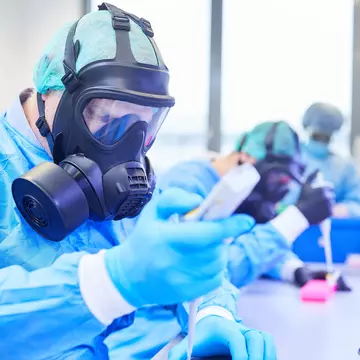 Tulpina britanică de coronavirus a suferit o nouă mutație, care permite virusului să evite sistemul imunitar