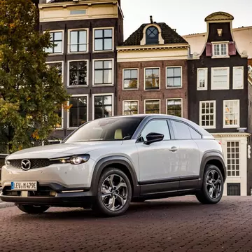 (P) Primul model electric Mazda MX-30 – electrizant de fermecător