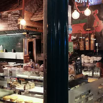 (P) Ce echipamente HoReCa sunt necesare pentru deschiderea unei rotiserii?