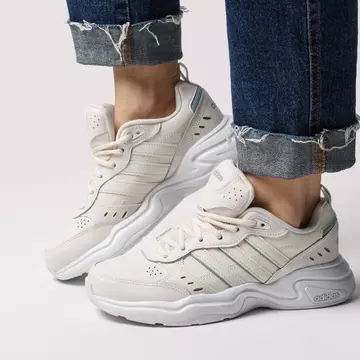 (P) Sneakerși 2021 – vezi modelele celor mai renumite branduri