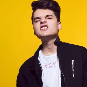 Selly s-a trezit cu Poliția la petrecerea de ziua lui. Ce "surpriză" i-au făcut oamenii legii