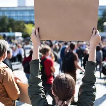 Ludovic Orban, despre protestele anti-restricții: „Ce vor? Să moară mai mulți oameni?”