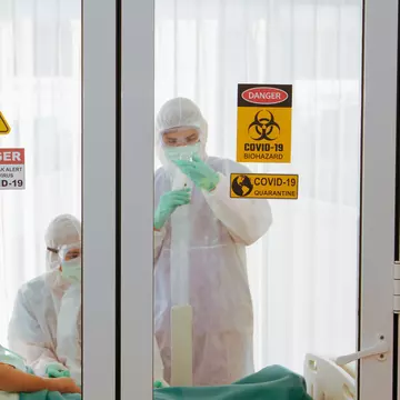 Doctorul Adrian Marinescu: „La noi se întâmplă [...] să nu avem paturi nici pentru pacienţii care au forme medii şi severe”