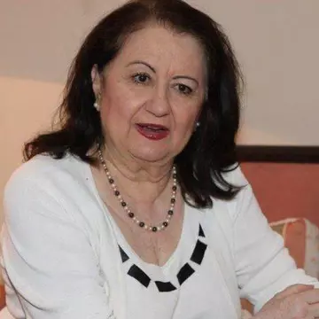 Mioara Roman este constant ajutată de fiicele sale să se îmbrăce și deplaseze. Cât de gravă este starea sa