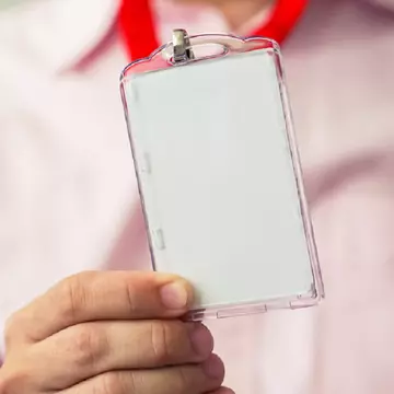 Românii vor putea solicita cartea de identitate electronică din luna august. Cum va arăta și ce va conține