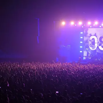 Concert rock în Barcelona, în plină pandemie. Imagini incredibile cu mii de spectatori