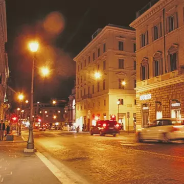 (P) Povestea brandului GUESS