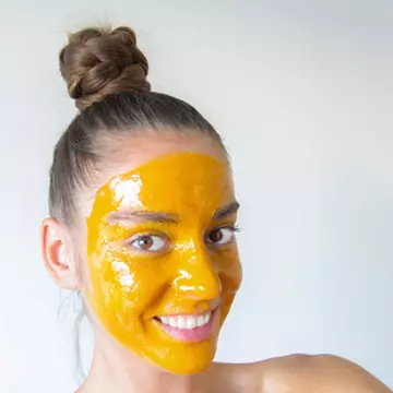 Masca de față cu ou. Rețete cu ingrediente naturale pentru orice tip de ten