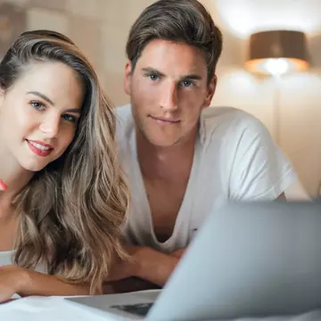 (P) Cum poți face mulți bani lucrând online?
