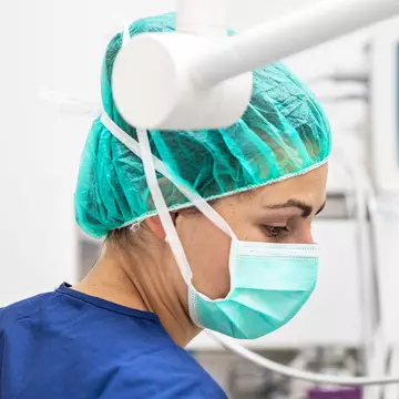 Poveste emoționantă: pacientă cu COVID-19 de la ATI i-a cerut doctoriței să o vaccineze