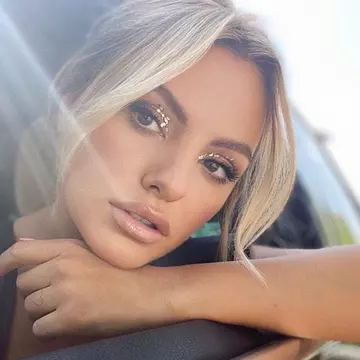 Alexandra Stan, declarații în exclusivitate: „Poți să fii și prostituată, la fel de valoroasă ești”