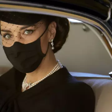 Cât a costat rochia purtată de Kate Middleton la înmormântarea Prințului Philip