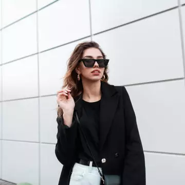 (P) Vrei să arăți impecabil? Ai nevoie de o jachetă de bună calitate și nu ai timp suficient să cauți un model reușit la toate magazinele de îmbrăcăminte?