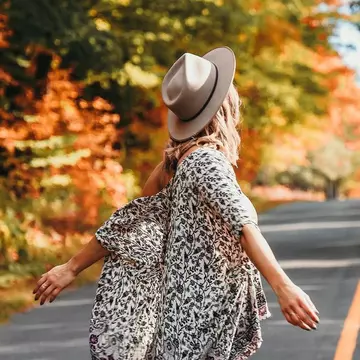 Lee MacMillan, influencer, s-a sinucis la 28 de ani