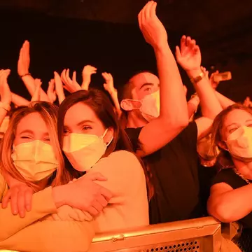 Câte persoane s-au infectat cu virusul SARS-CoV-2 la concertul-test organizat în Barcelona